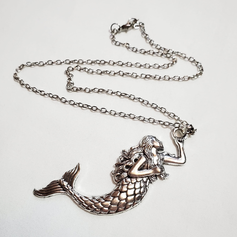 2/$22☆Mermaid necklace